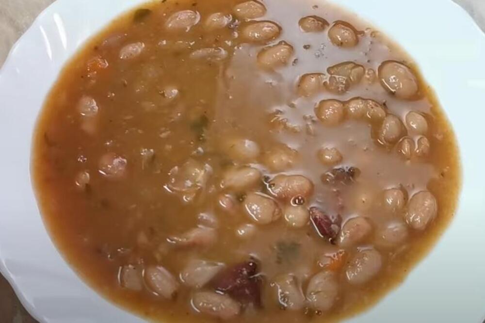 Devojka je jela pasulj svaki dan nedelju dana, i desilo joj se ovo u organizmu: Creva su već 3. dan počela da...