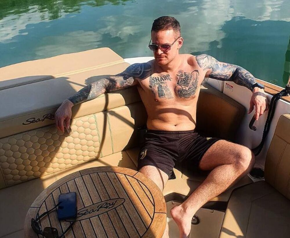 Pevač Nikola Mićović u Beogradu ima repertoar samo za rusku publiku, evo kako to izgleda