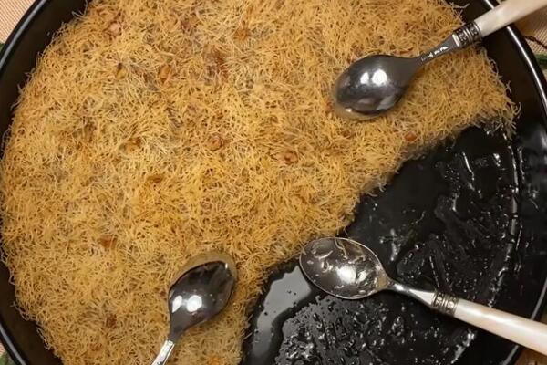 OVAKO TURKINJE PRAVE ČUVENU POSLASTICU IZ 1001 NOĆI: Kadaif je SOČNA mešavina TESTENINE I PRELIVA, prste da POLIŽEŠ