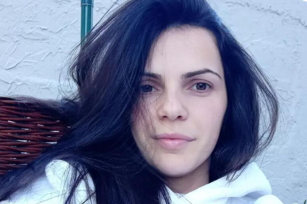 KADA VIDE ČIME SE LEPA MILICA BAVI, MUŠKARCIMA PADA VILICA: Ima 30 godina, a posao koji radi će vas ODUVATI (VIDEO)