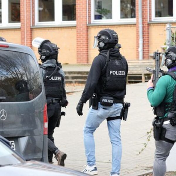 Isplivali jezivi detalji porodičnog masakra! Majka ubila muža i ćerku, pa sebi presudila, sin uspeo da se spasi