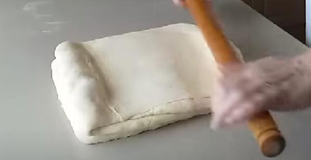 Razvlačenje testa za salčiće