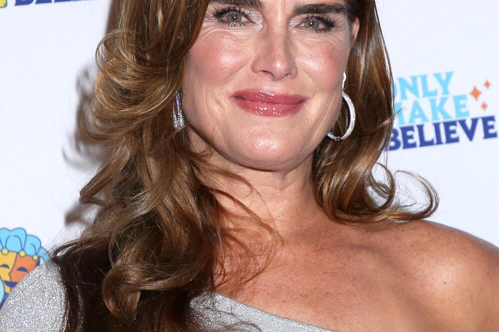 POZNATA GLUMICA ZAVRŠILA U BOLNICI JER JE POPILA PREVIŠE VODE: Evo zašto joj se to TAČNO desilo - obratite pažnju