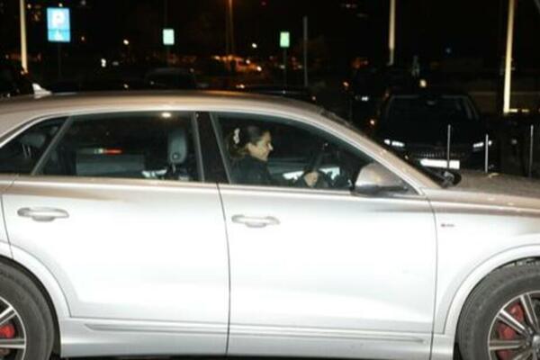 MARINA VISKOVIĆ UHVAĆENA BEZ TRUNKE ŠMINKE: Ljudi, ovo nije normalno, pa ona je PRELEPA (FOTO)