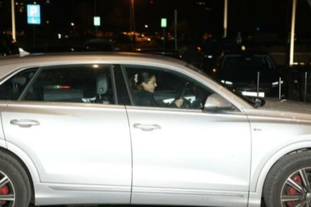 MARINA VISKOVIĆ UHVAĆENA BEZ TRUNKE ŠMINKE: Ljudi, ovo nije normalno, pa ona je PRELEPA (FOTO)