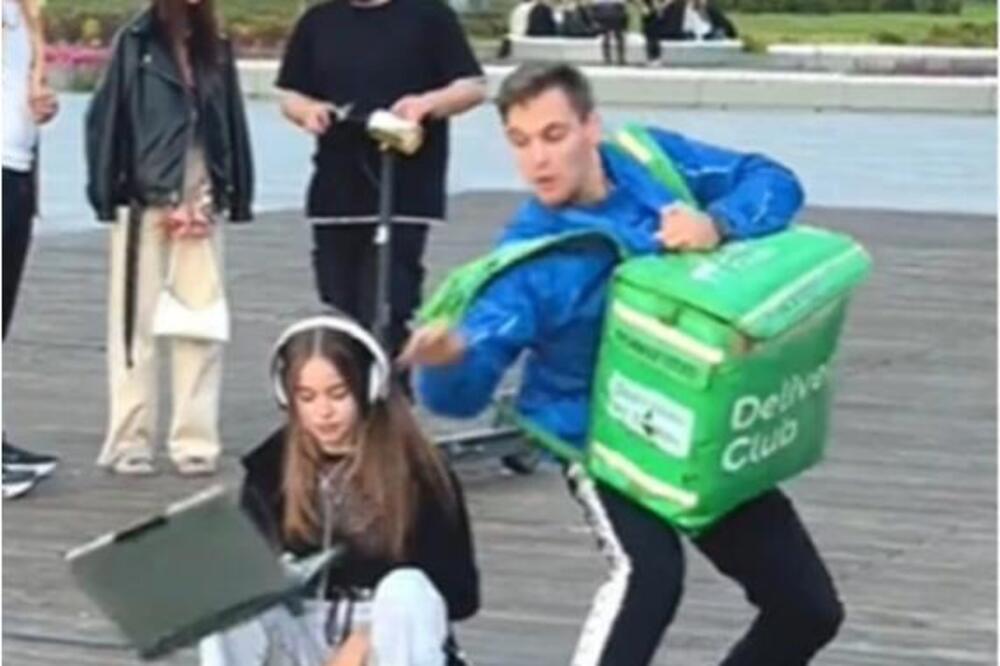 SEDELA PORED REKE, ONDA JE DOŠAO ON I SVE UNIŠTIO: Gurnuo je u VODU, a evo šta je ONA URADILA posle svega (VIDEO)