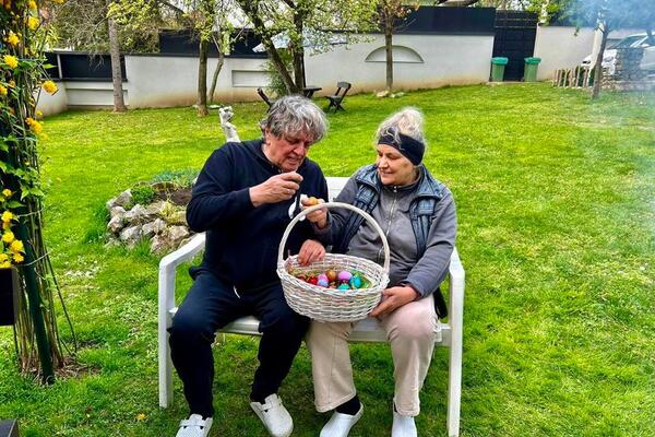 PRAVI RAJ NA ZEMLJI! ZAVIRITE U DOM RADOŠA BAJIĆA: Zelenilo unutar ZIDINA od kojeg zastaje dah, POGLEDAJTE SAMO