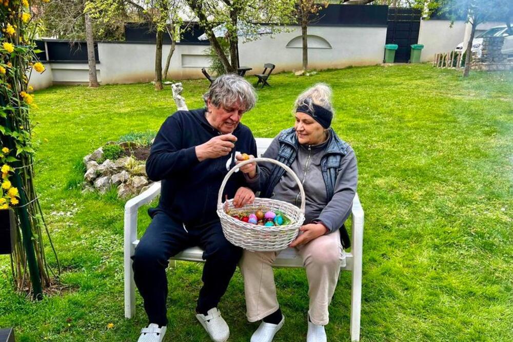 PRAVI RAJ NA ZEMLJI! ZAVIRITE U DOM RADOŠA BAJIĆA: Zelenilo unutar ZIDINA od kojeg zastaje dah, POGLEDAJTE SAMO