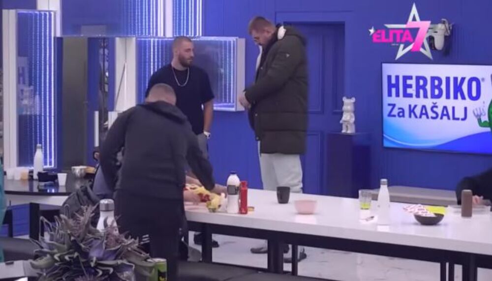 Janjuš besan na Enu zbog stvari koje su mu stigle