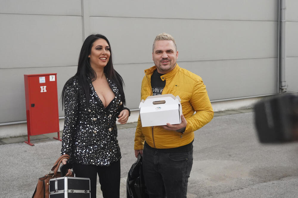 PEVAČICA NE KRIJE KOLIKO JE SREĆNA! Ivana Krunić i Bane Čolak kupili stan u Beogradu, odmah ga ISPALITI U KEŠU