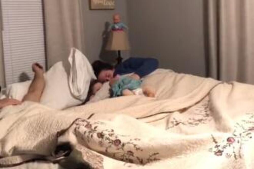 RODITELJI SPAVAJU SA ĆERKAMA U ISTOM KREVTU VEĆ GODINAMA: Ljudi u komentarima ih URNIŠU, a oglasili se i STRUČNJACI