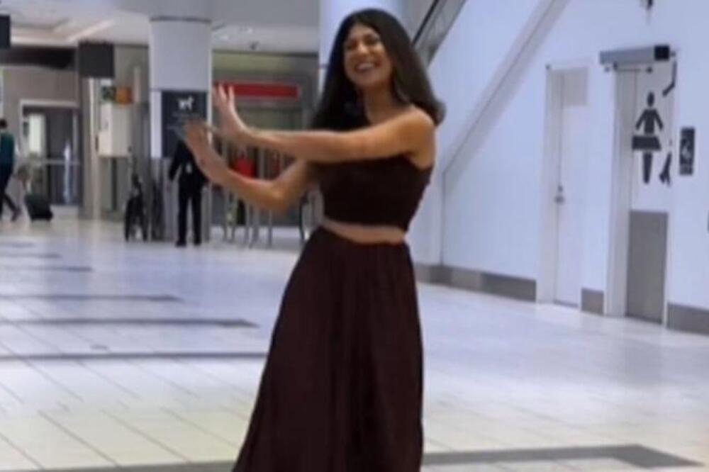 NAPRAVILA JE HAOS NA AERODROMU KADA JE ZADRMALA KUKOVIMA: Svi su BULJILI u NJU, a sve je izvela zbog... (VIDEO)