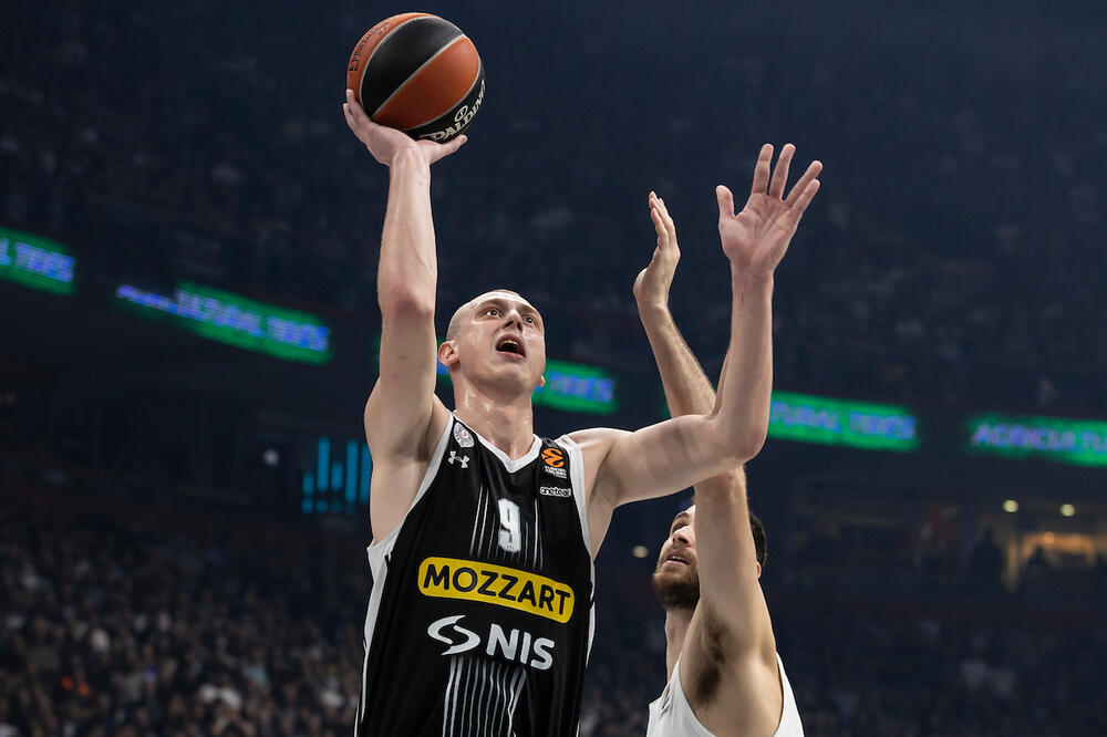 "JEDVA ČEKAMO DA VIDIMO MATIJASA!" Smailagić o bivšem saigraču i delu igre za pojačanje protiv PAO-a (FOTO)