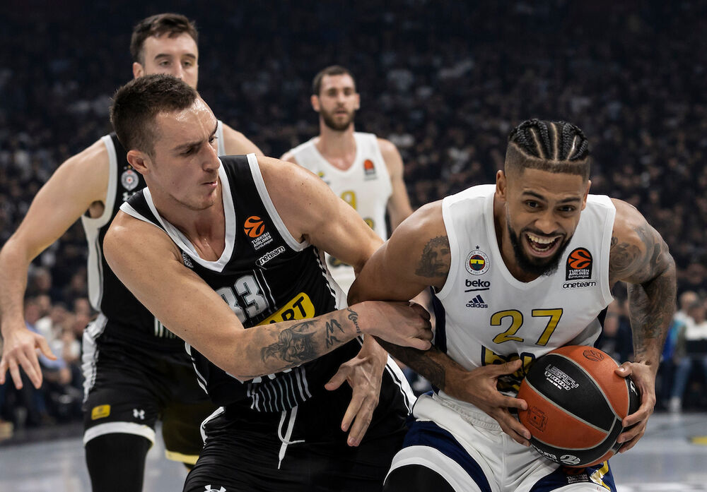 Tajler Dorsi (desno) na utakmici Partizana i Fenerbahčea