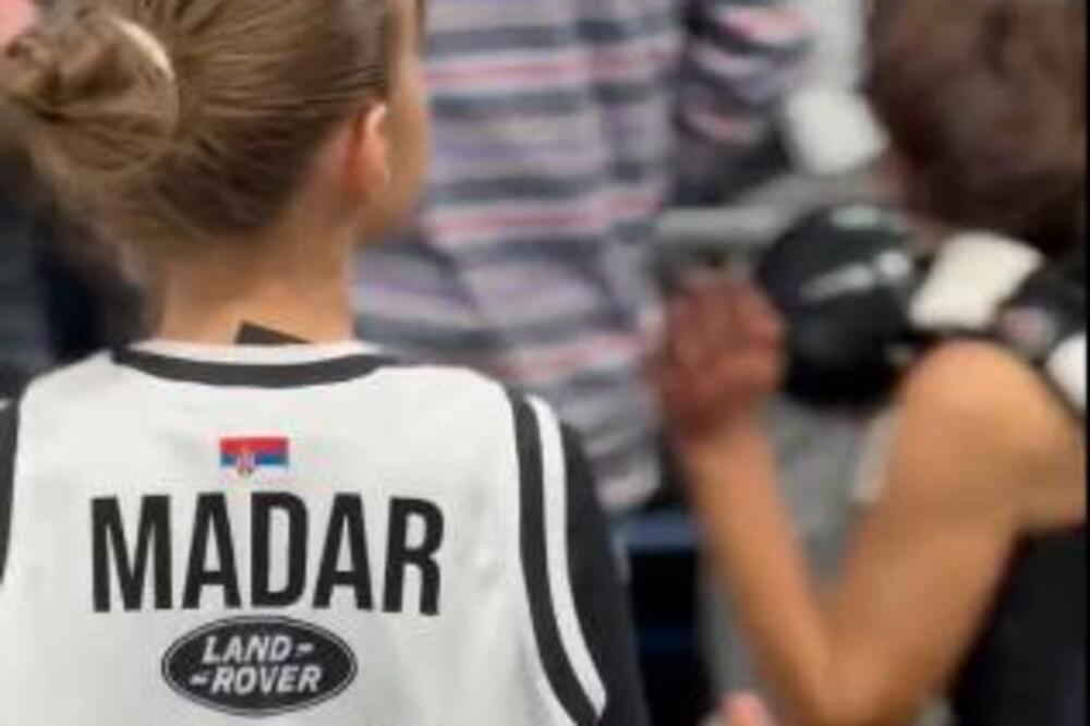 DEVOJČICA U DRESU JAMA MADARA ODRŽALA LEKCIJU GROBARIMA: Pogledajte kako je reagovao Željko Obradović! (VIDEO)