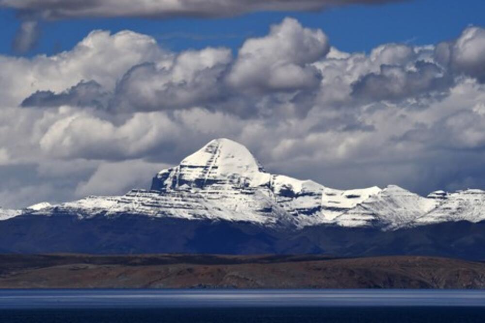 MISTIČNA PLANINA KOJA ODUZIMA DAH: Vrh jednog od NAJSVETIJIH mesta niko nije OSVOJIO, evo i zbog čega! (FOTO)