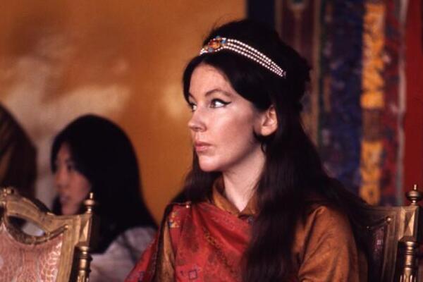 KO JE BILA POSLEDNJA INDIJSKA KRALJICA? Udala se za STARIJEG, a njena BAJKA se ubrzo pretvorila u pravi PAKAO