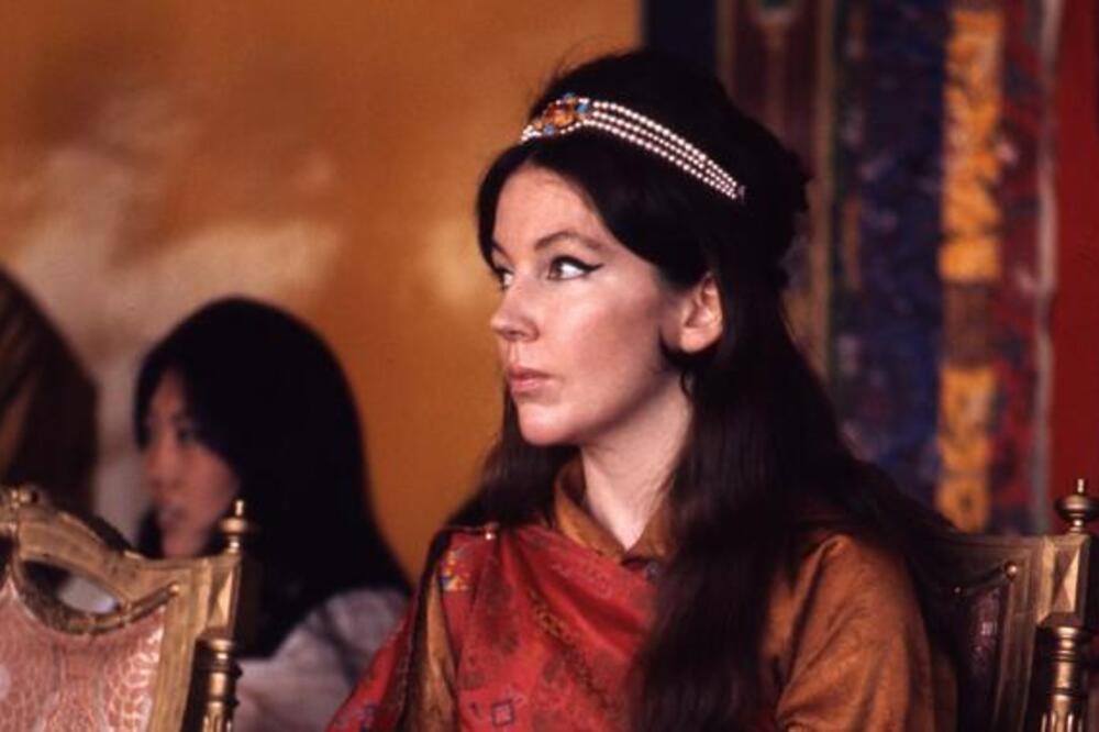 KO JE BILA POSLEDNJA INDIJSKA KRALJICA? Udala se za STARIJEG, a njena BAJKA se ubrzo pretvorila u pravi PAKAO