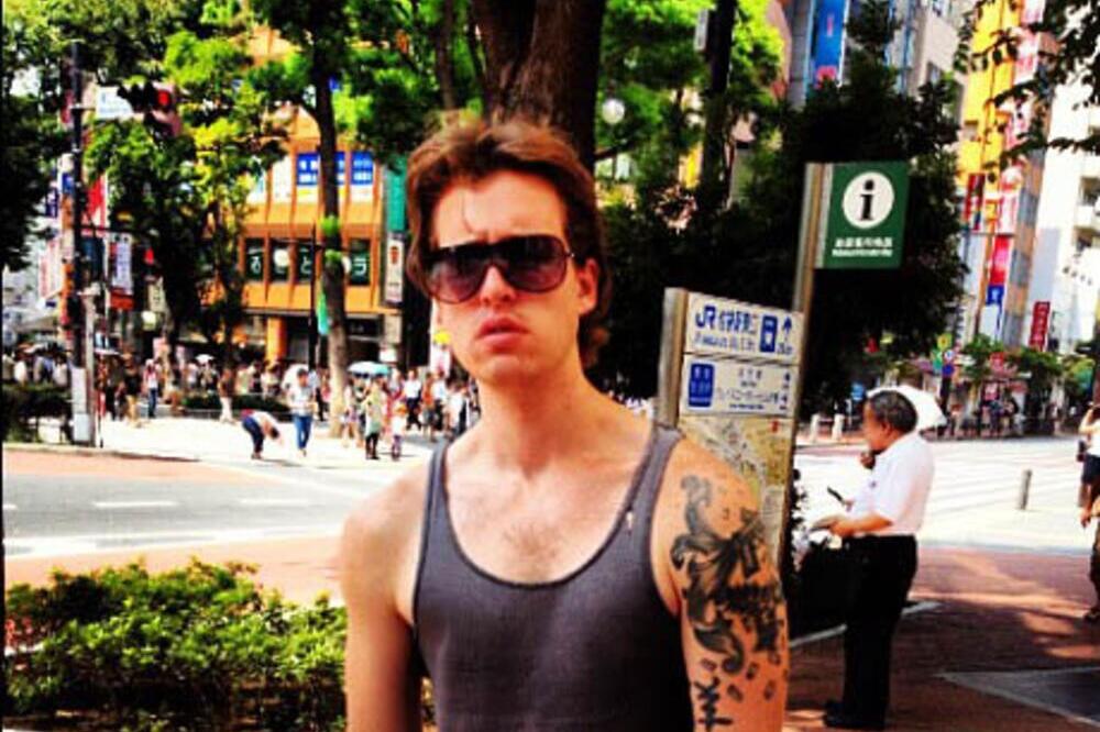 SIN HOLIVUDSKOG MOĆNIKA ISEKAO SUPRUGU NA KOMADE: Beskućnik zatekao STRAVIČNU SCENU, ubio i njene roditelje? (FOTO)