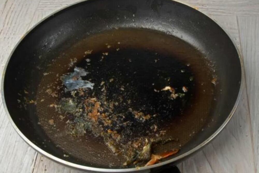 Domaćica podelila caku za skidanje skorele masnoće sa sudova: Biće vam žao što ovo niste znali ranije (VIDEO)