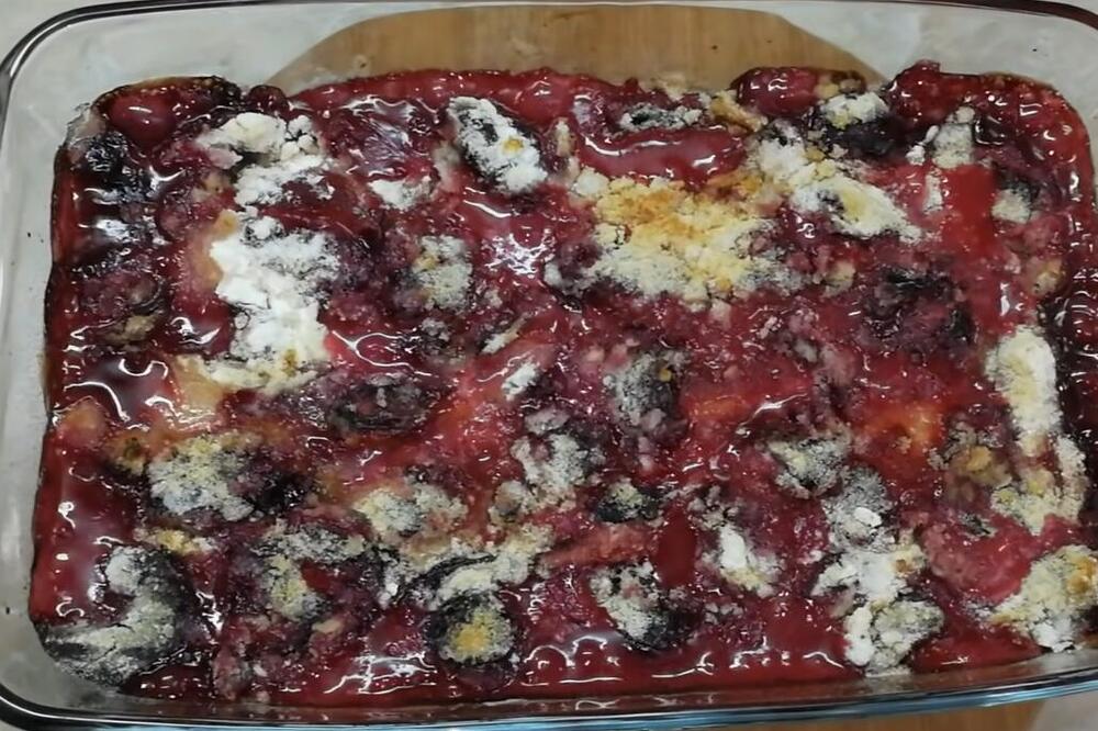 BOSANSKI RECEPT ZA PITU OD ŠLJIVA ZALUDEO JE SVE DOMAĆICE: Poslastica bez kora, jaja i mešanja - svima uspe iz prve