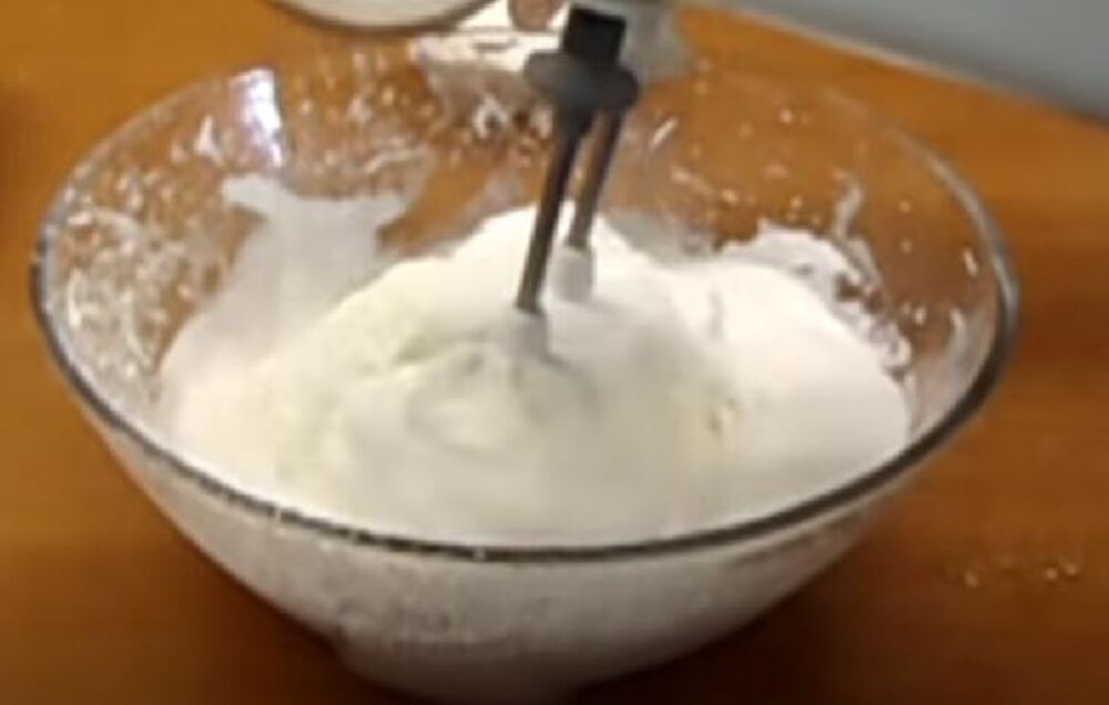 Mućenje belanaca sa šećerom