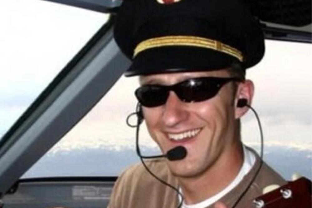 PILOT HTEO DA UGASI MOTORE USRED LETA Pogledajte samo šta je JEO, nije ni čudo da je odlepio "MISLIO SAM DA SANJAM"