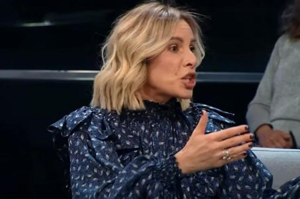 NAŠA PEVAČICA POBESNELA ZBOG TEME O ŽENAMA SUMNJIVOG MORALA: Voditelj MORAO da je SMIRUJE, evo šta se DEŠAVALO