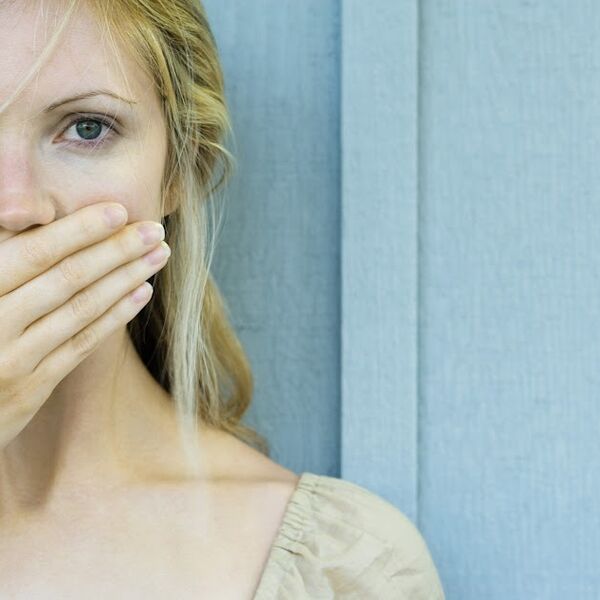 NAŠLA JE STARU KASETU I NA NJEMU FILM ZA ODRASLE: Nakon par sekundi nastao je muk, SLEDILA SE U MESTU kad je videla