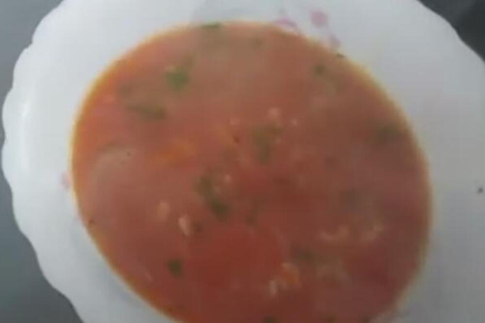 NAŠI STARI OVAKO PRAVE POSNU ČORBU OD PARADAJZA: Najukusnija i lagana - njihov recept je pun pogodak
