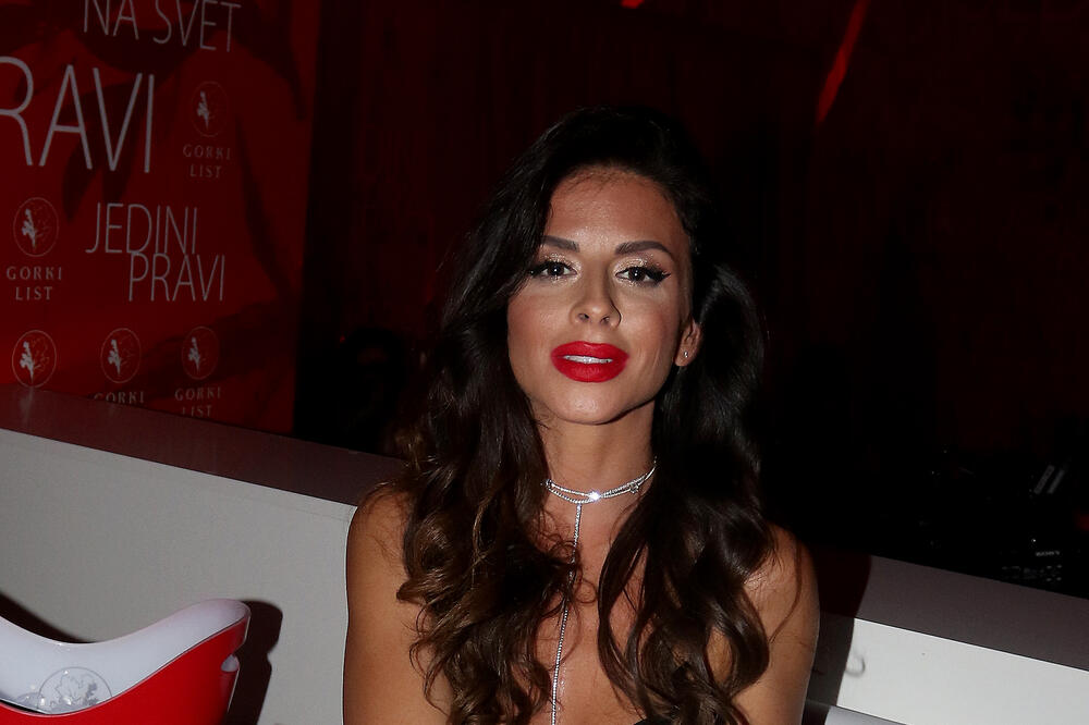 Jako će vas iznenaditi informacija: Ana Sević slavi rođendan kada i moćnica, a evo koliko voditeljka ima godina