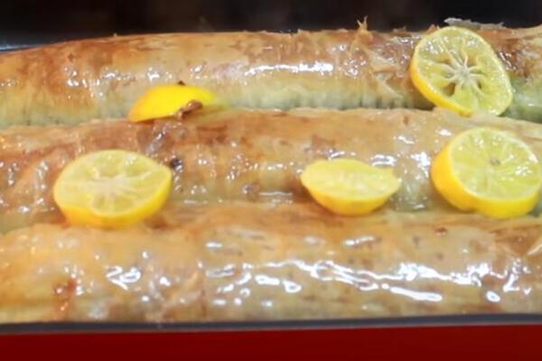 STARINSKA ŠTRUDLA SA MAKOM GOTOVA ZA 15 MINUTA: Najsočnija poslastica - ukus kakav pamtimo iz detinjstva