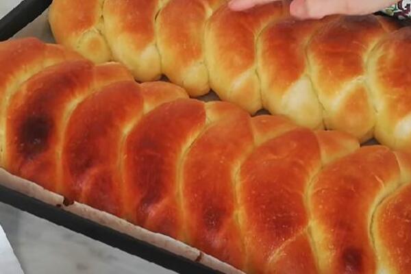 NAJMEŠKE POSNE PEKARSKE KIFLE: Profesionalni pekari u njih stavljaju 1 sastojak - testo mekano i naredni dan