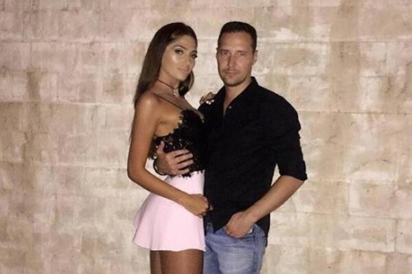 PEVAČ SE DVA PUTA RAZVODIO OD ŽENE KOJU SU POVEZIVALI SA DUŠKOM TOŠIĆEM! Zajednučka slika Srbe tek bacila u rebus