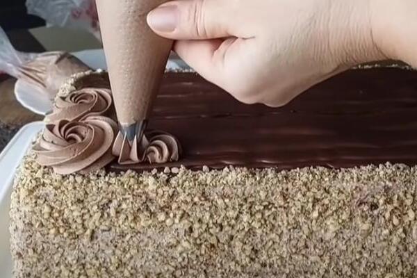 ZABORAVLJENA TORTA KOJU NAŠE BAKE PRAVE NA NAJBOLJI NAČIN: "Ledena kraljica" - 2 kremasta fila koja niko ne odbija