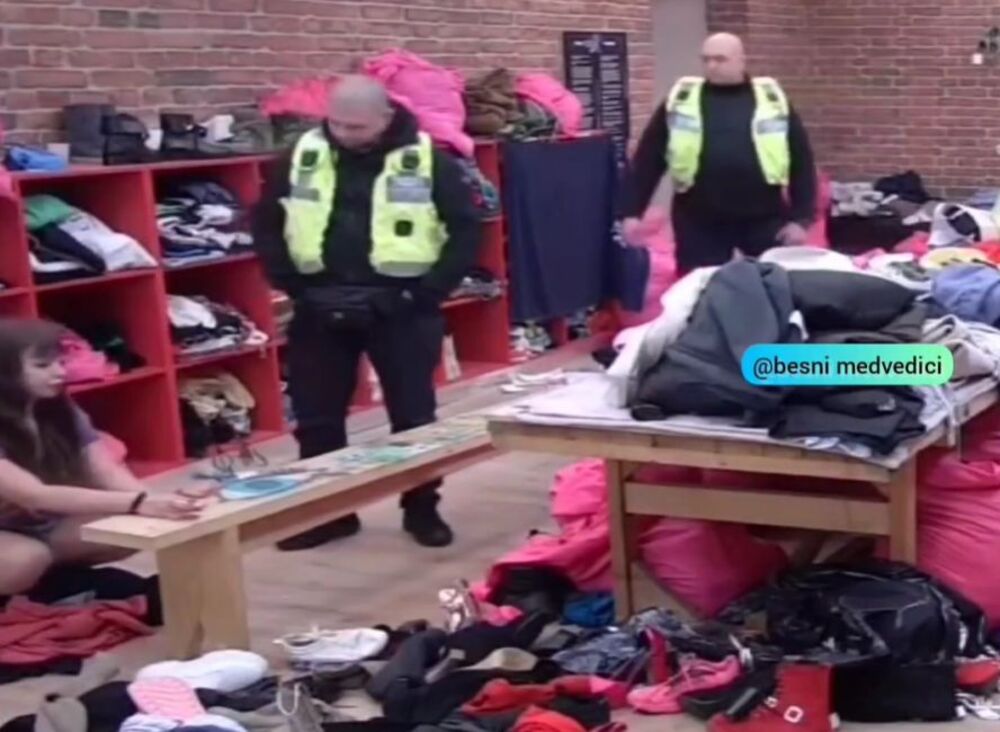 Zadrugarka se skinula pred obezbeđenjem, nakon čega je sela na Zoline stvari i počela da urinira.