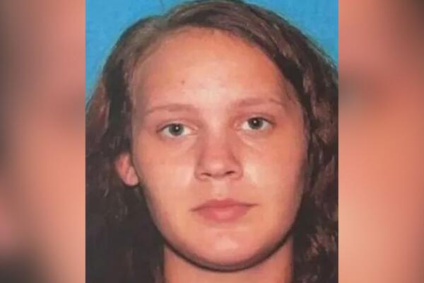 IMA LI ONA DUŠU? Mama uhvatila dvomesečnu bebu za noge i više puta je TRESNULA O BETON, evo kakva joj kazna preti