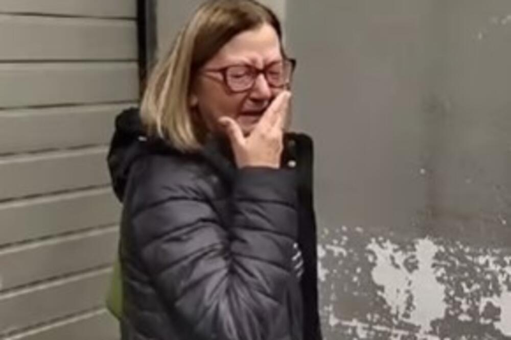 ANĐA IZ UŽICA U SUZAMA OTIŠLA U PENZIJU: Kolege joj posle 40 godina rada priredile VELIKO IZNENAĐENJE!