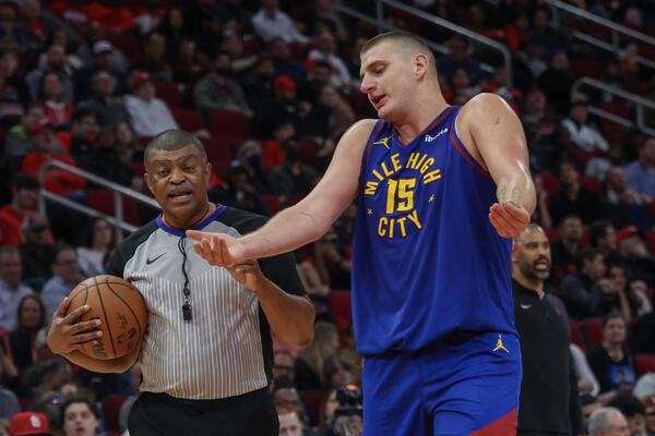 JOKIĆ BRILJIRAO, ALI UZALUD! Hjuston srušio Denver, MONSTRUOZAN tripl-dabl Srbina!