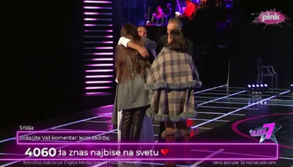 Nju je u studiju sačekao otac Đura Nikolić