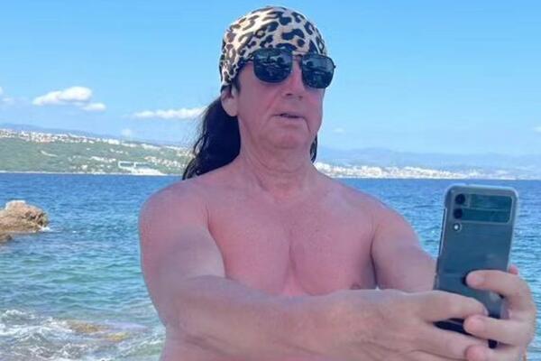 KAD SE JAŠAR SKINE ŽENE PADAJU U TRANS! U 58. GODINI NAPUCAO MIŠIĆE i zauzeo POZU: Vruće fotke mu nisu STRANE, AU