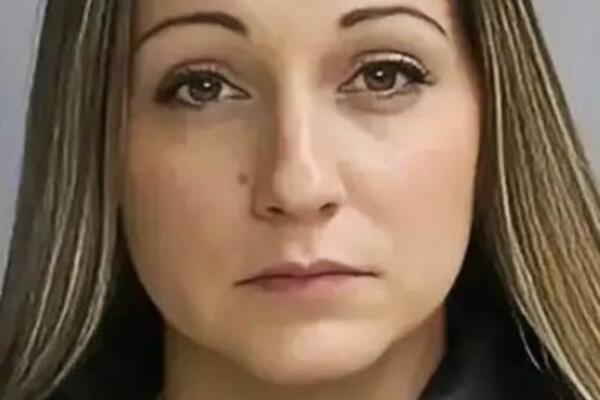 UČITELJICA ZAVELA UČENIKA NA EKSKURZIJI, UHVATILI IH NA DELU: Veza trajala MESECIMA, on otkrio sve DETALJE...