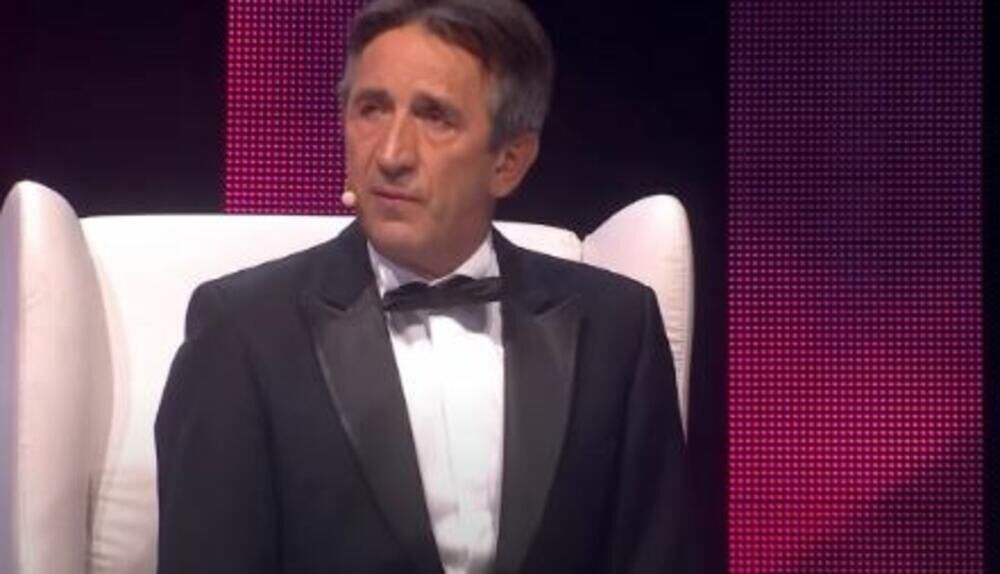 Tijana izašla na scenu, dobila je veliki aplauz i podršku publike, a voditelj Žika Jakšić joj je uputio dirljive reči.