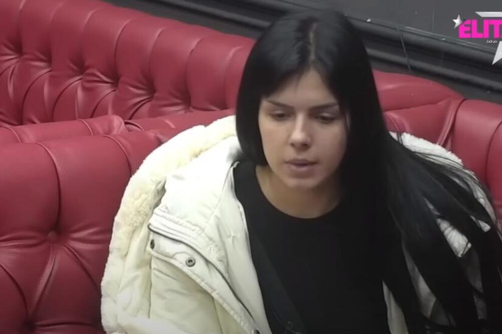 ŠOK TVRDNJE O ANITI I NJENOM MAMI IZAŠLE NA VIDLEO! "Za nju se priča po Kruševcu da su je momci KUPOVALI"