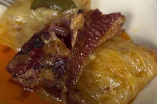 KUVAR OTKRIO KAKO DA SRPSKA SARMA BUDE NAJUKUSNIJA: Ne sprema je bez 1 vrste mesa - caka profesionalca (RECEPT)