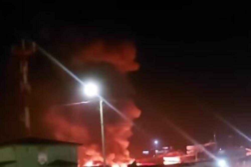 IZBIO POŽAR U AKVA PARKU U JAGODINI: Čule se jake DETONACIJE