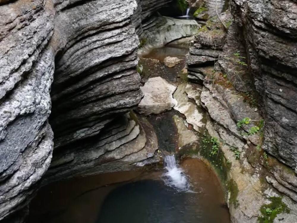 Ovo nije Kolorado, već Srbija: Turisti se raspamete kad ugledaju ovo neobično bajkovito mesto (FOTO)