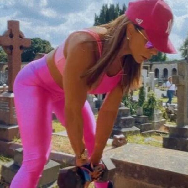 ANDREA TRENIRA NA KRAJNJE UVRNUTOM MESTU:Radi čučnjeve po GROBLJU - kaže da joj MRTVI ne smetaju,a ima i SLEDBENIKE