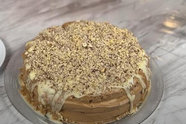 KUVAR OTKRIO KAKO SE PRAVI NAJKREMASTIJA POSLASTICA ZA SLAVU: Torta "Minjon" sa 3 kore - trik profesionalaca