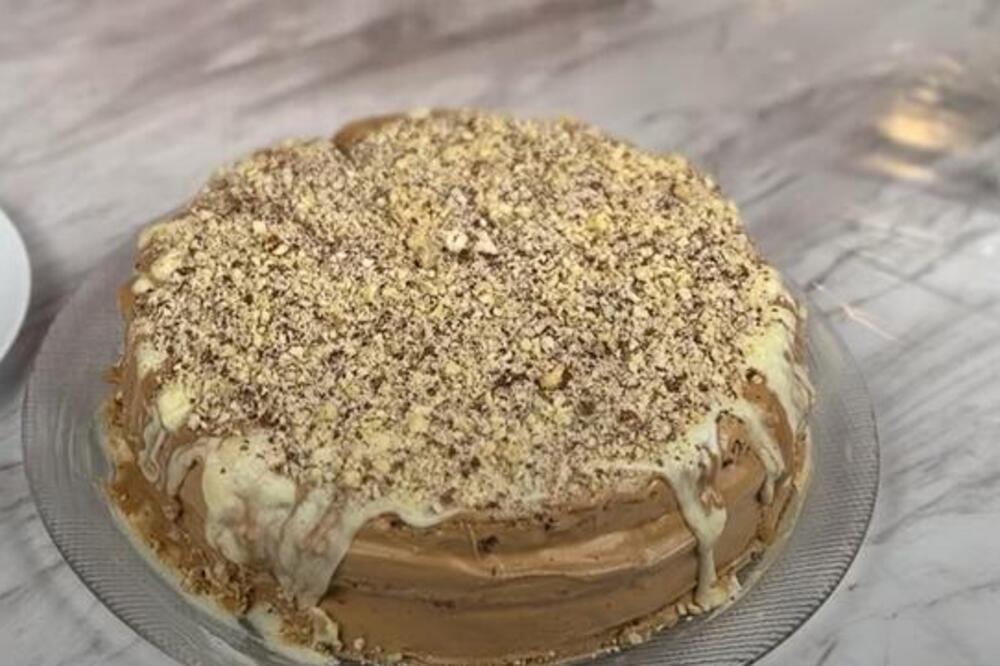 KUVAR OTKRIO KAKO SE PRAVI NAJKREMASTIJA POSLASTICA ZA SLAVU: Torta "Minjon" sa 3 kore - trik profesionalaca